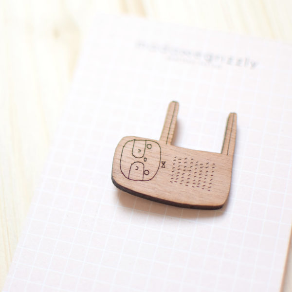 Broche en bois "Paresseux"